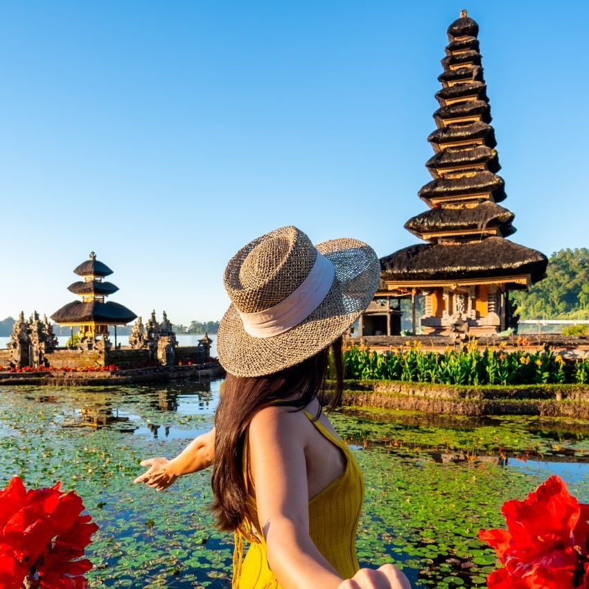 Young couple at Ulun Danu Beratan temple in Bali