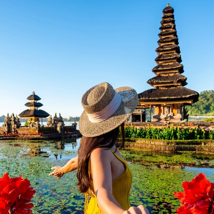 Young couple at Ulun Danu Beratan temple in Bali
