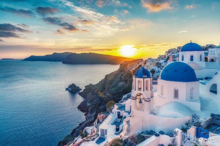 Top 16 Amazing Solo Holiday Destinations In the World For 2026