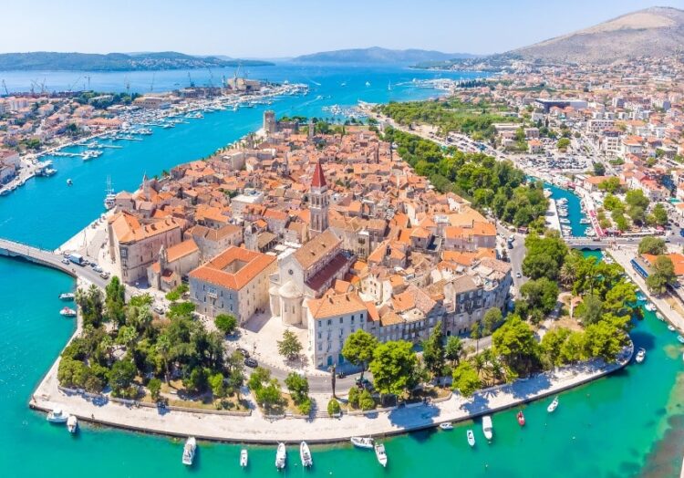 Top 16 Amazing Solo Holiday Destinations In the World For 2026