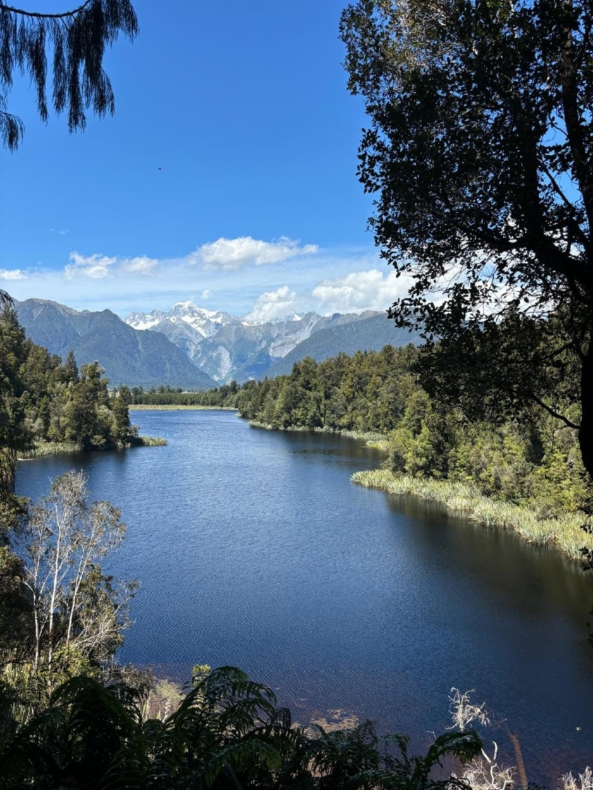 Lake Matheson in new Zealand