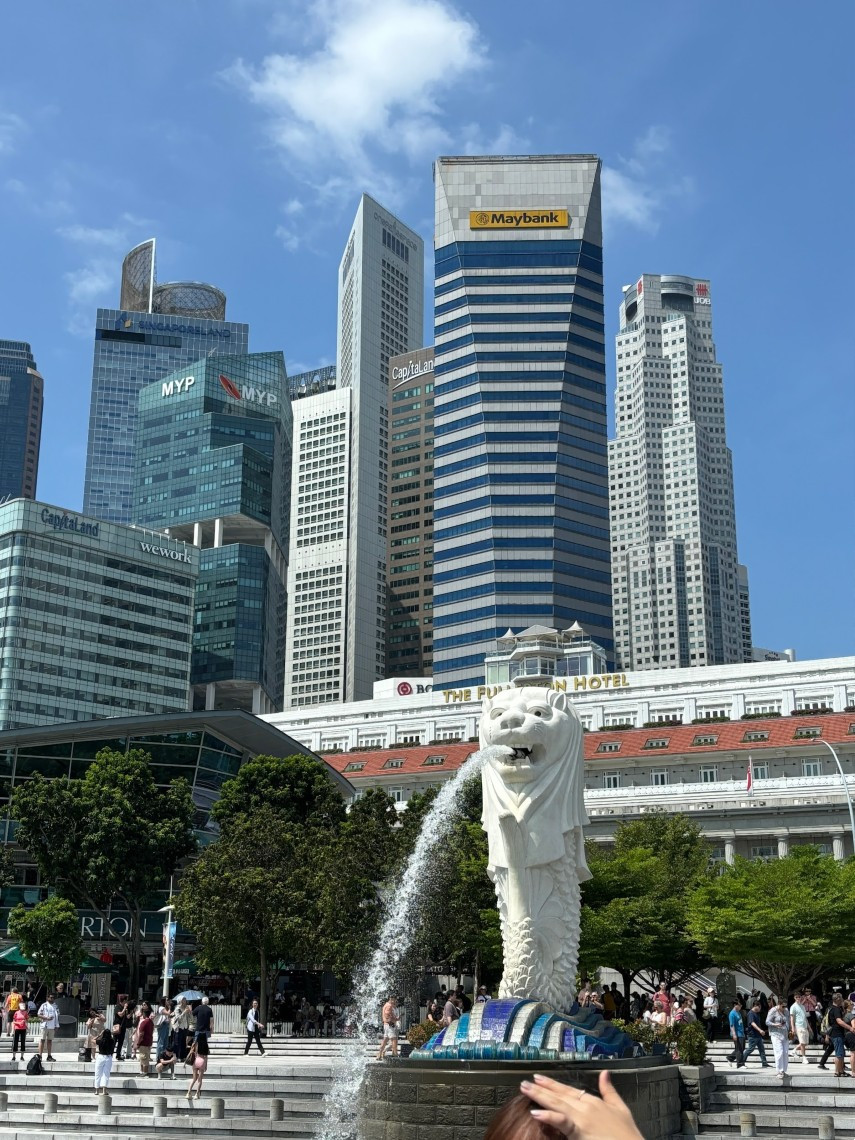 Iconic Merlion statue in Merlion Park, Singapore