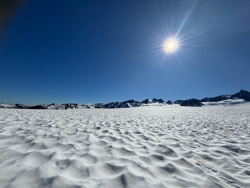 Snow Mountain under Sunshine in New Zealand