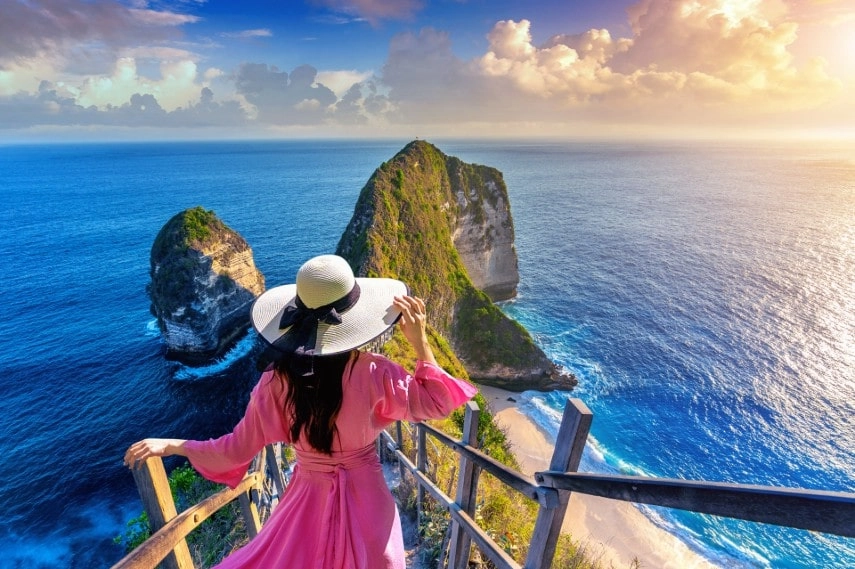 Woman walking at Kelingking Beach in Bali in November