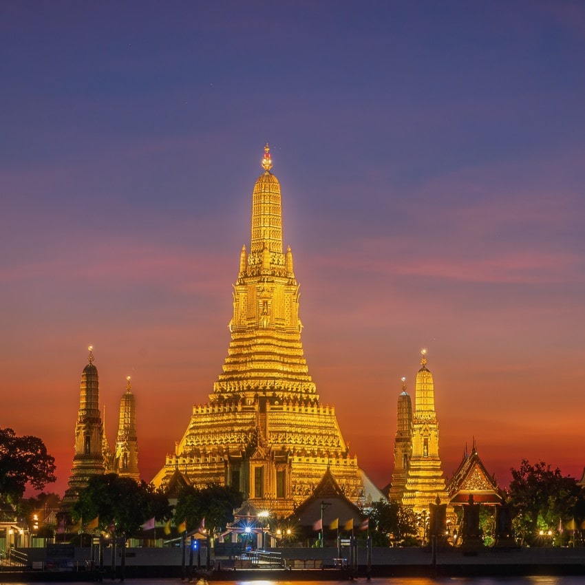 Wat Arun Ratchawararam Temple at twilight in Bangkok, Thailand