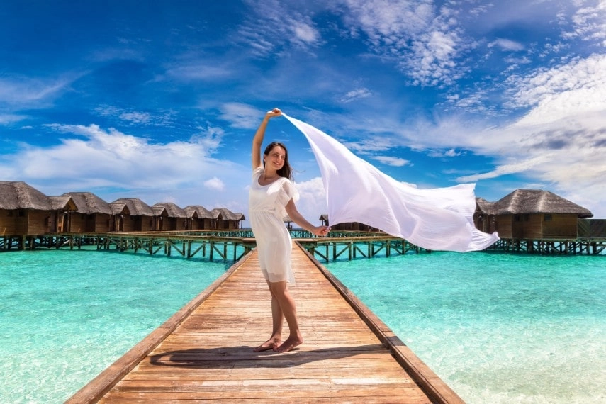 Woman wear shawl in Maldives