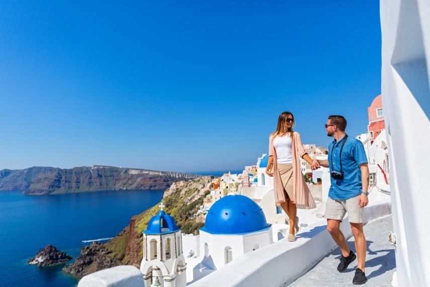 Santorini is best honeymoon destination for couple