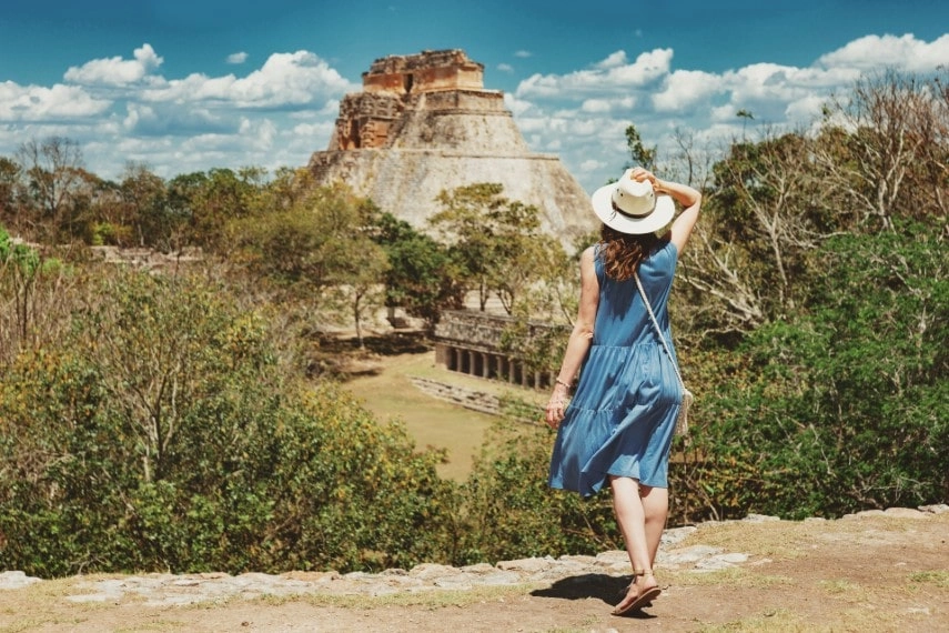 A young woman tourist in a hat visits the Mexican city in October