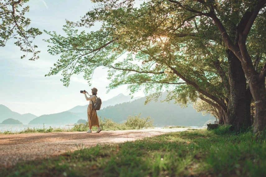 Woman wear outfit visiting Japan in October