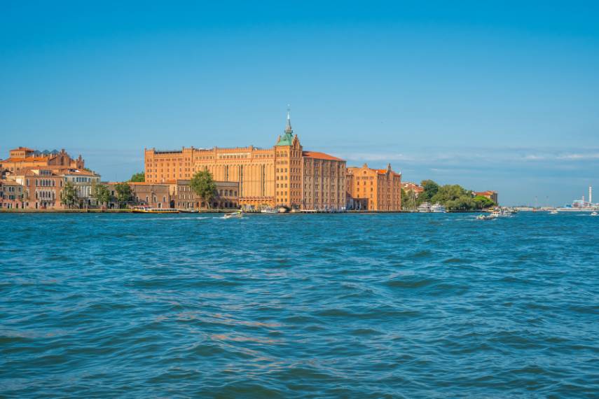 Stay in Giudecca island, Venice