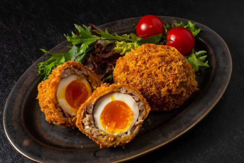 eat Scotch Egg in London