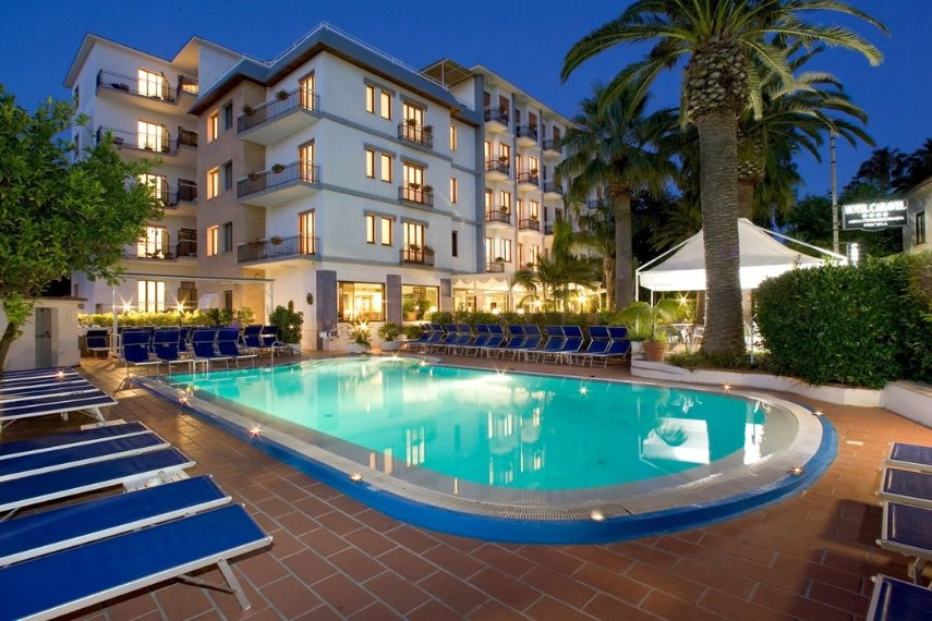 The Hotel Caravel