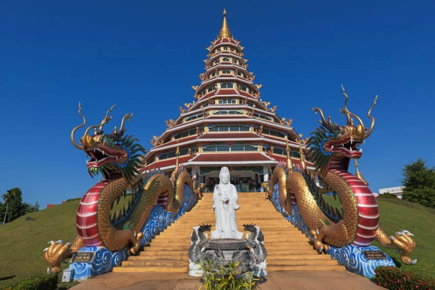 External view of the Phop Chok Dhamma Chedi, Chiang Rai, Thailand