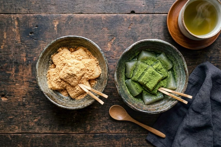 Japanese sweets made with kinako (roasted soybean flour) and matcha (green tea)